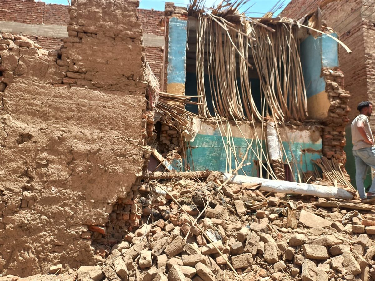 انهيار منزل من الطوب اللبن