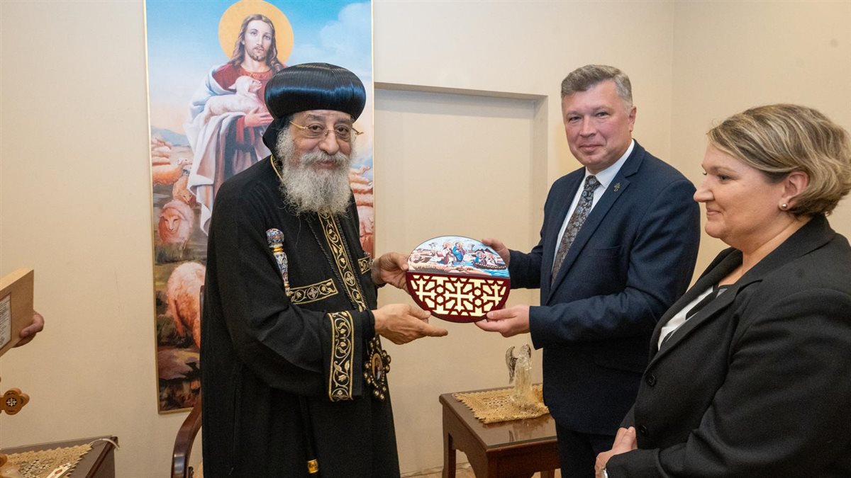 قداسة البابا تواضروس الثاني يلتقي عمدة بلدة برفينوف ببولندا 