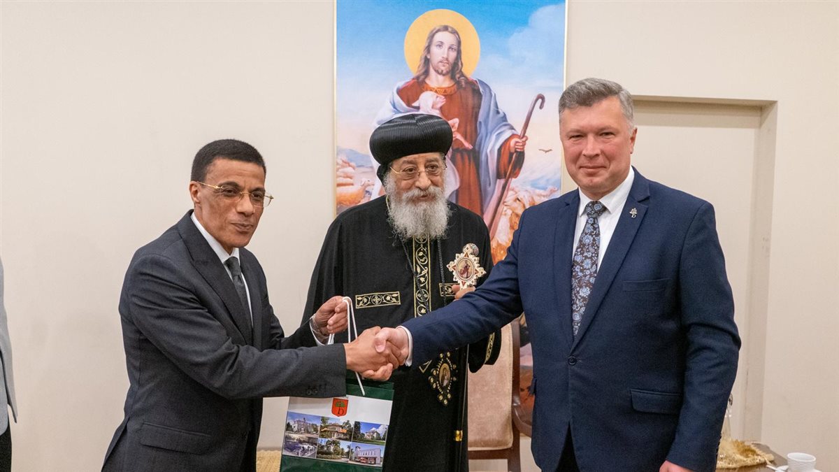 قداسة البابا تواضروس الثاني يلتقي عمدة بلدة برفينوف ببولندا 