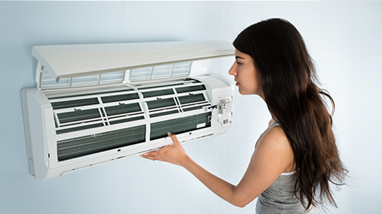 أفضل وأسهل طريقة لتنظيف التكييف في المنزل