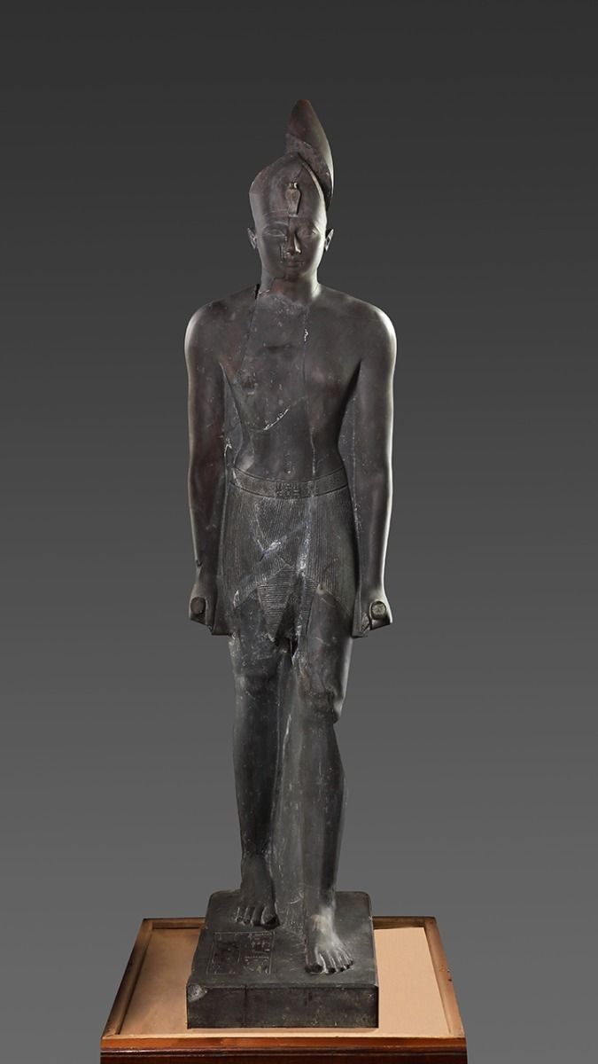 تمثال للملك تحتمس الثالث