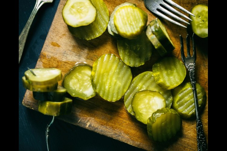 طريقة عمل مخلل الخيار المقطع