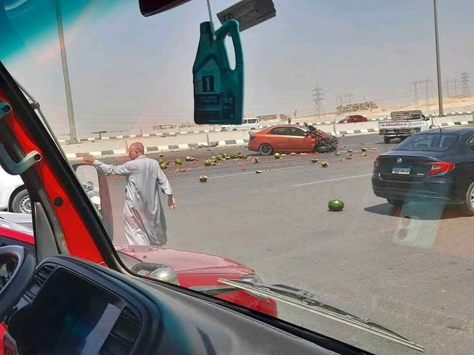 إصابة 3 أشخاص في حادث تصادم بين سيارة ملاكي وعربية نقل 