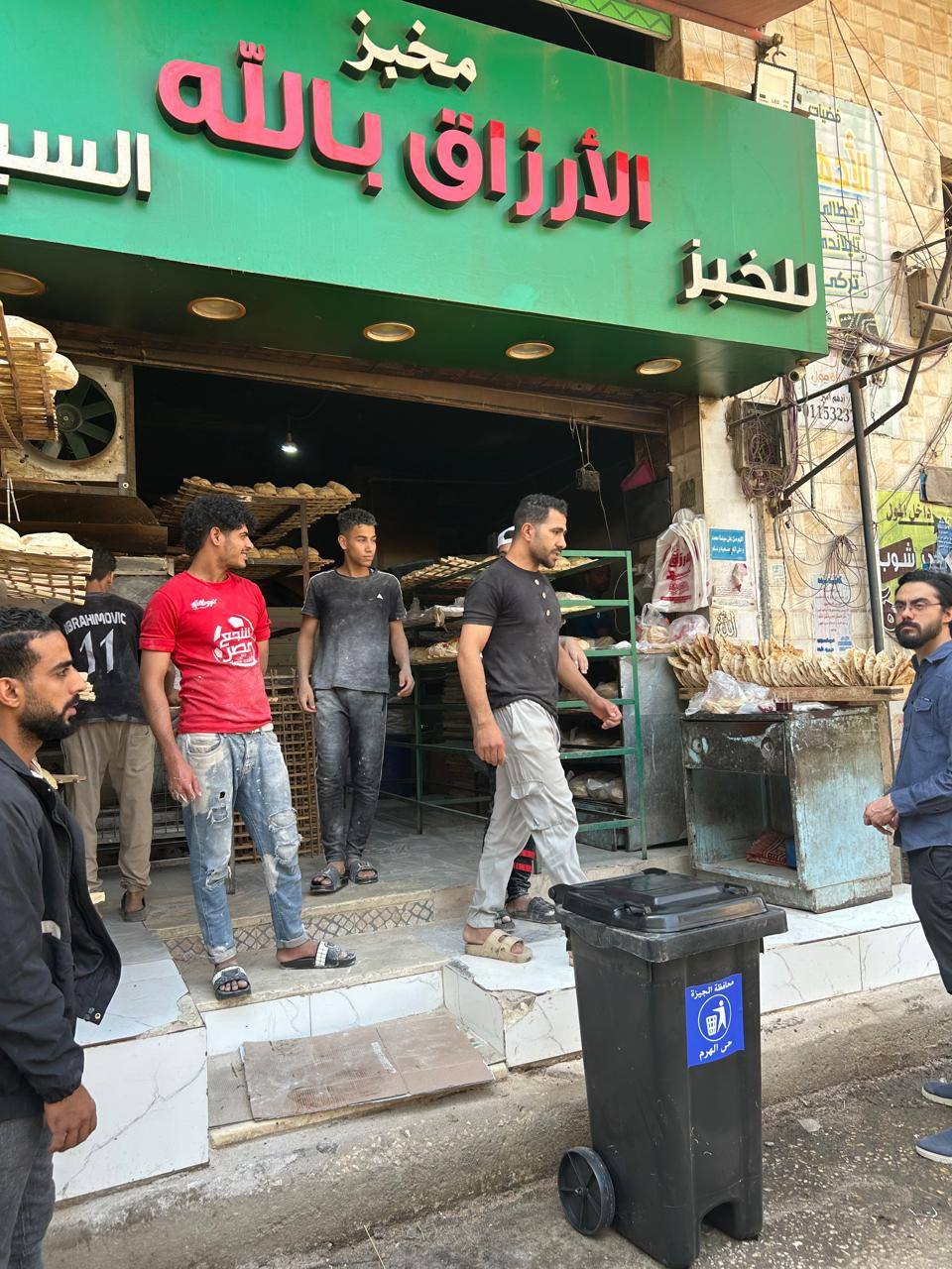 رئيس حي الهرم: إلزام أصحاب المحال التجارية والمطاعم بوضع صناديق قمامة أمامها|