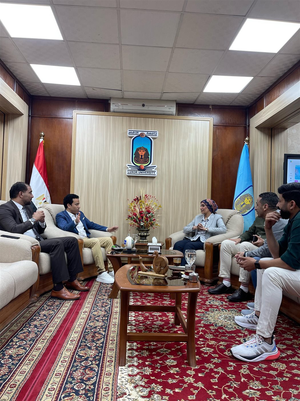 جامعة الأقصر تستقبل الفنان سامح حسين