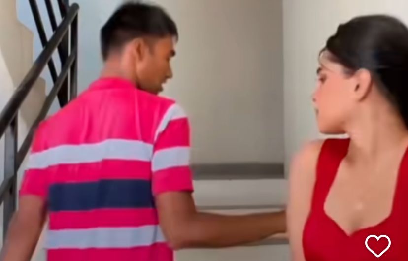 هندية توثق صفعها لـ شاب تحرش بها 