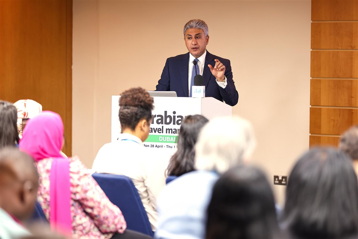 وزير السياحة 