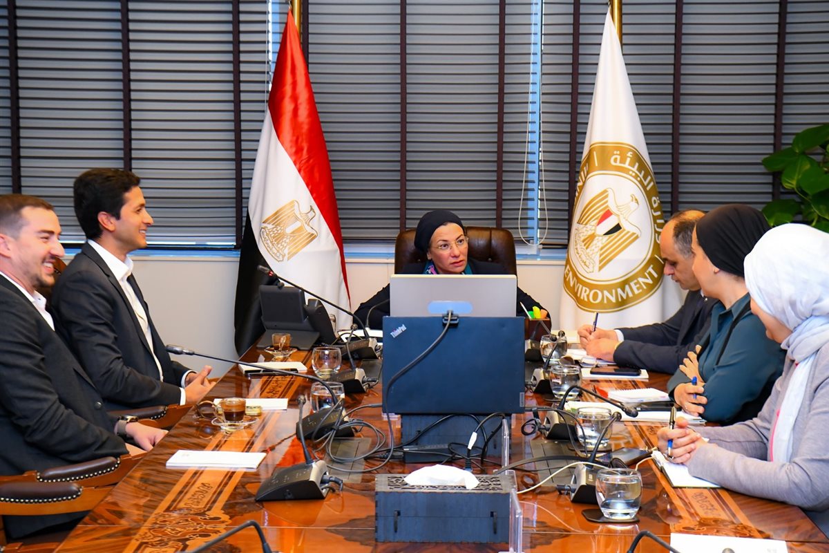 توقيع عقد إدارة وتشغيل مصنع تدوير المخلفات بالعدوة 