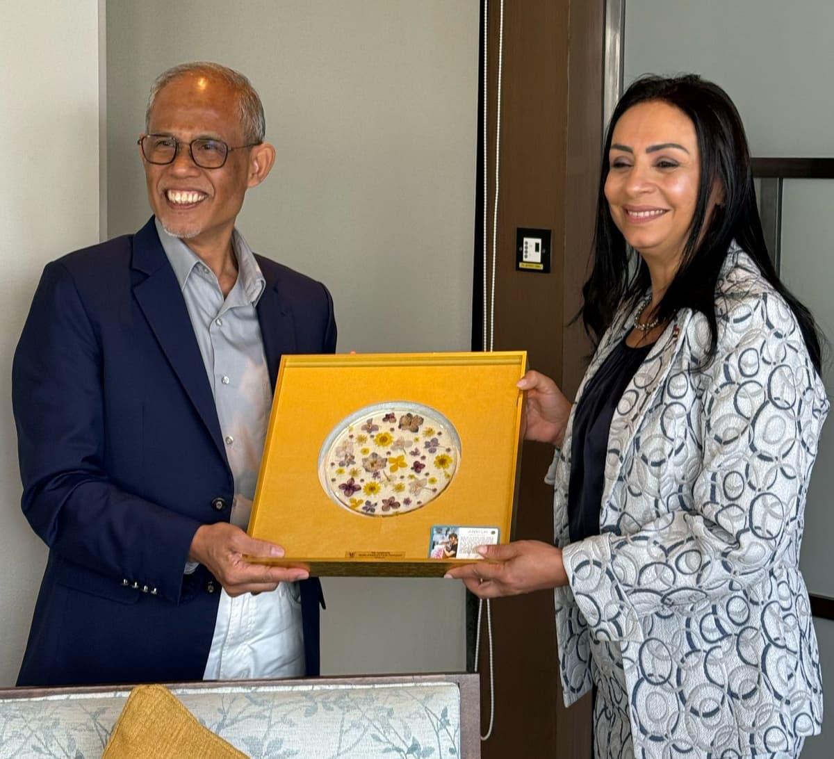 وزيرة التضامن والوزير السنغافوري