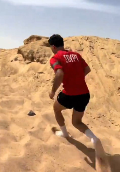 زيزو يواصل الاستعداد للموسم الجديد بتدريبات شاقة في الصحراء