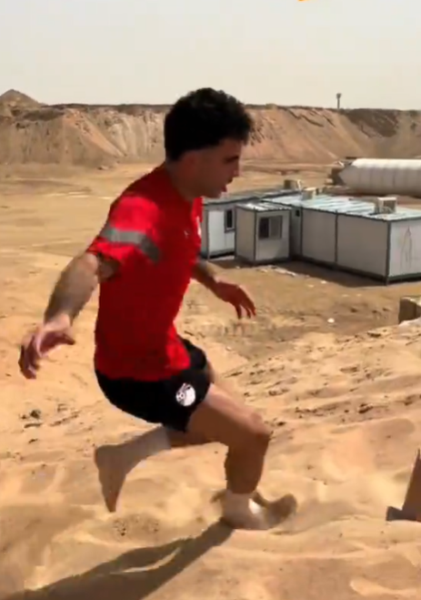 زيزو يواصل الاستعداد للموسم الجديد بتدريبات شاقة في الصحراء<br alt=