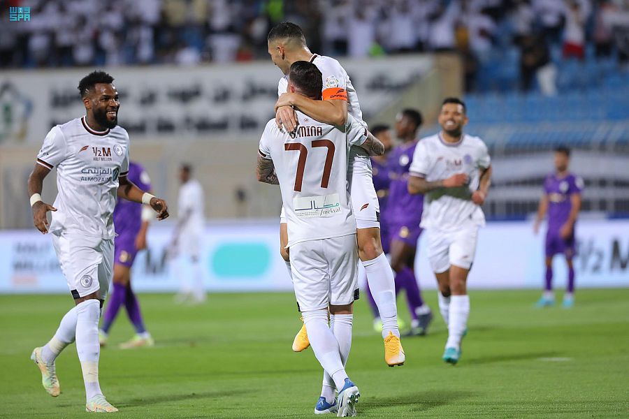 القنوات الناقلة لمشاهدة بث مباشر مباراة الفتح والشباب اليوم