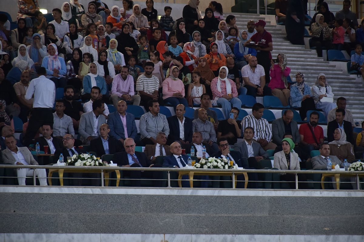 محافظ الأقصر يفتتح حمام السباحة الأولمبي