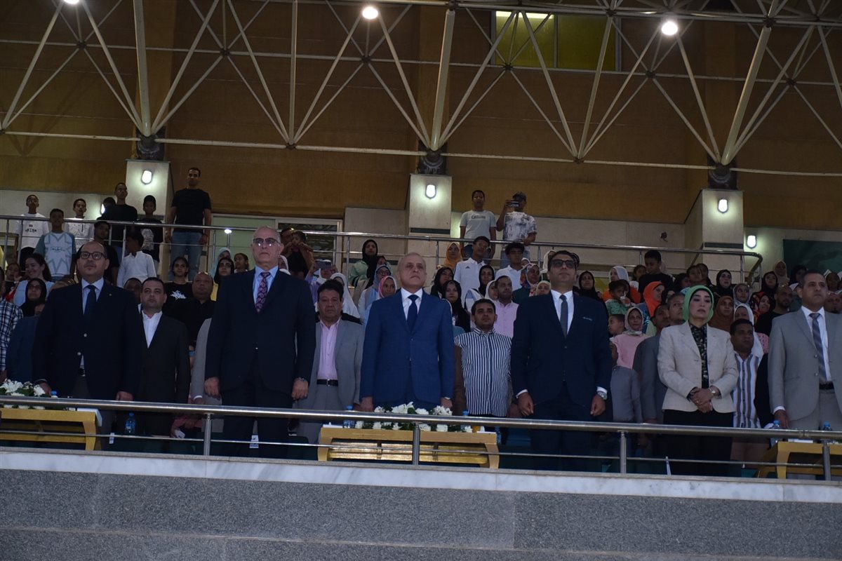 محافظ الأقصر يفتتح حمام السباحة الأولمبي