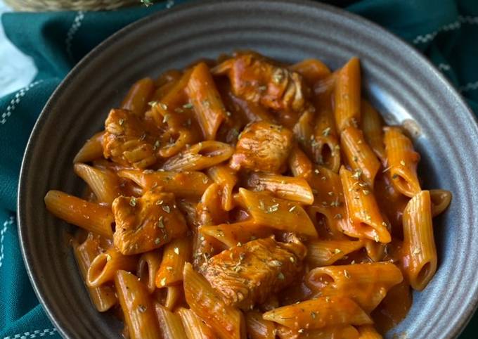 طريقة عمل مكرونة بينك صوص