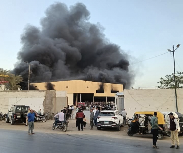 نشوب حريق داخل محطة بطاطس بالبحيرة