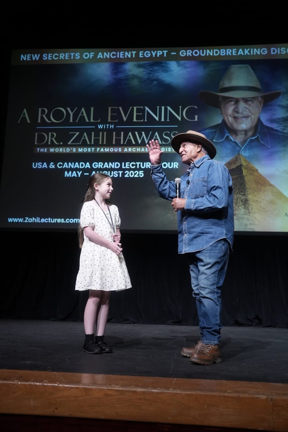 زاهي حواس من أمريكا