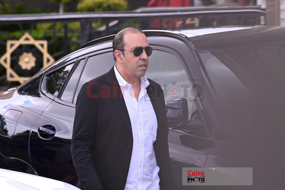 نجوم الفن والإعلام يودعون الدكتور وليد مصطفى ويساندون زوجته كارول سماحة في جنازته