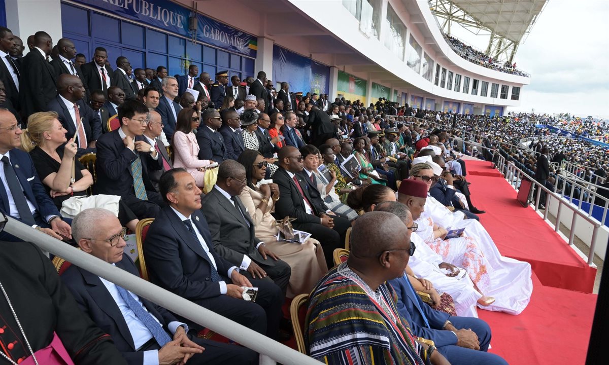 رئيس الوزراء يُشارك في حفل تنصيب الرئيس الجابوني بريس نجيما