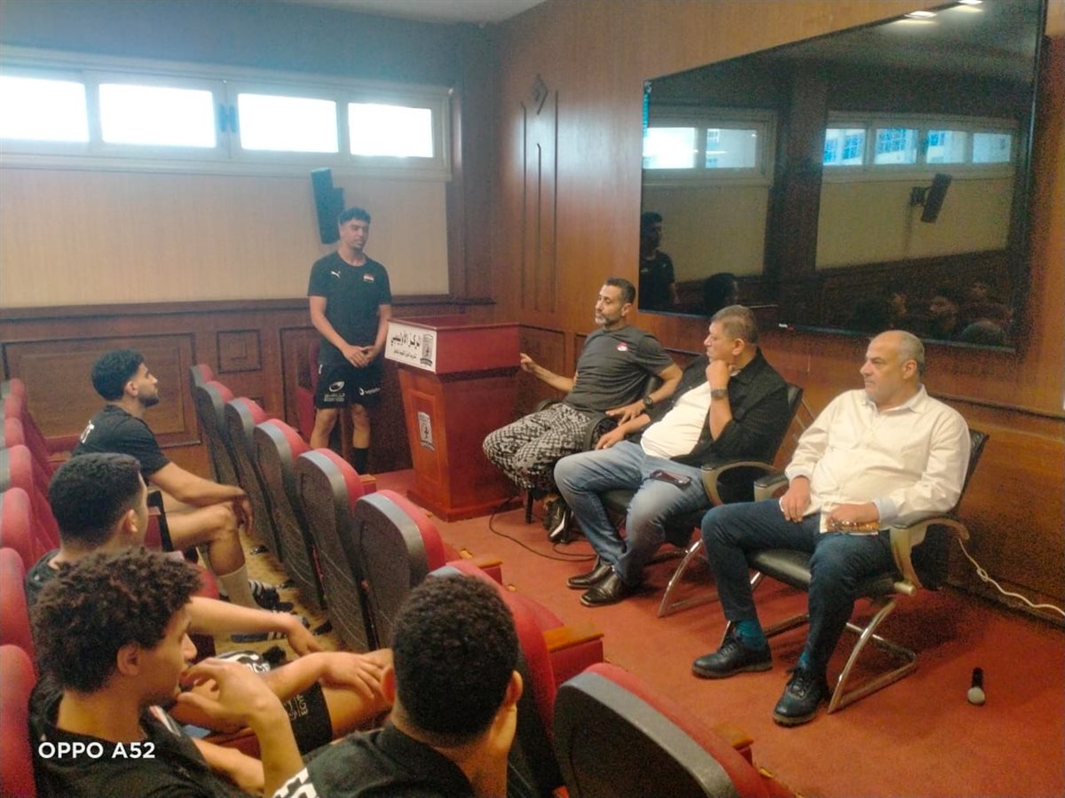 <strong>جلسة تحفيزية لمنتخب شباب اليد قبل المشاركة في كأس العرب بالكويت</strong>
