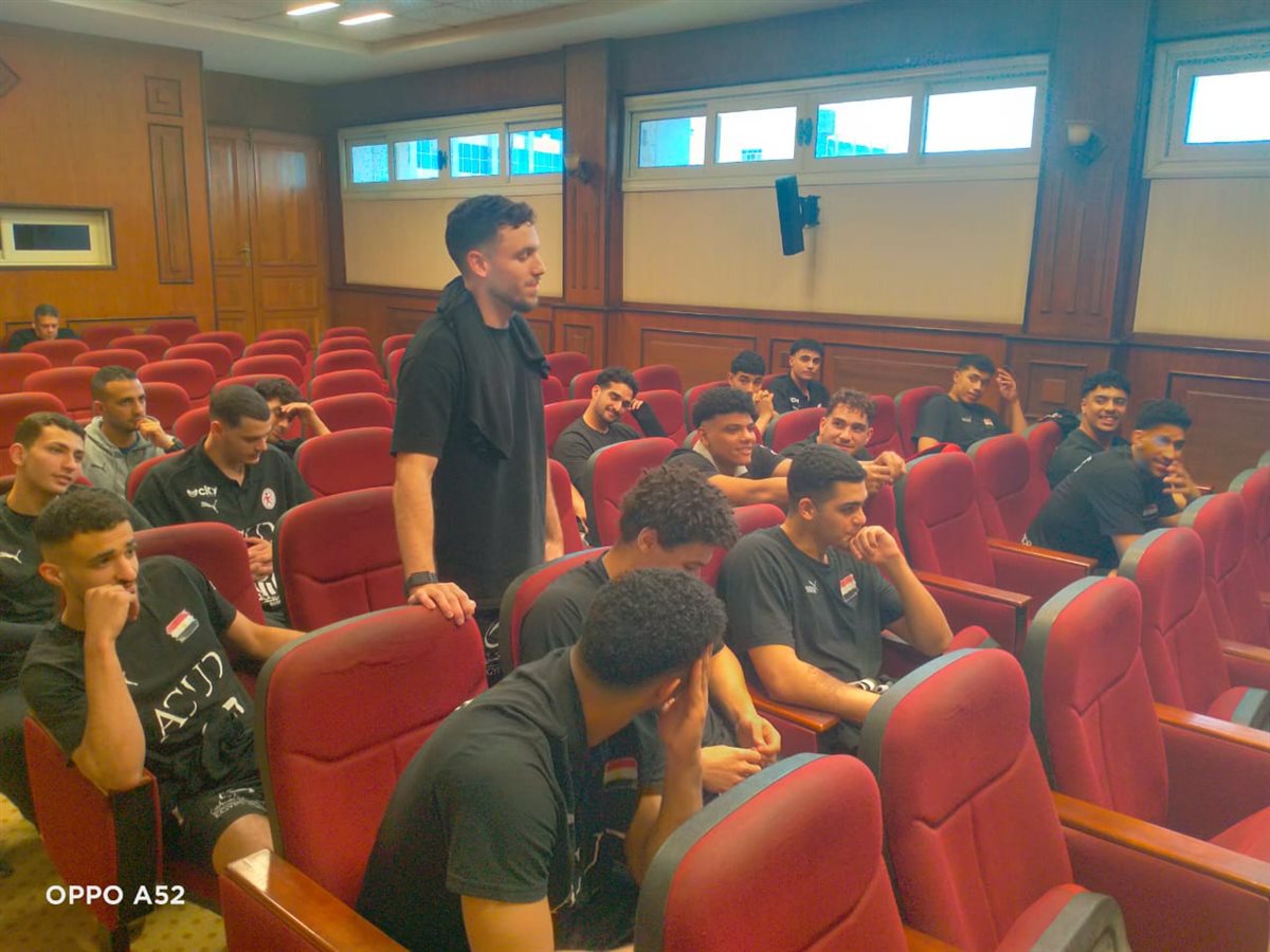 <strong>جلسة تحفيزية لمنتخب شباب اليد قبل المشاركة في كأس العرب بالكويت</strong>