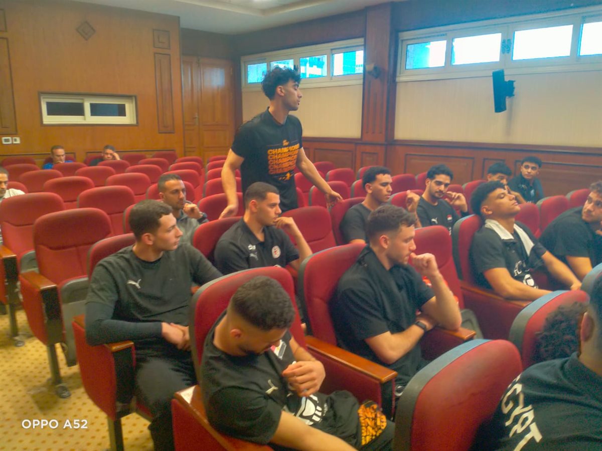 <strong>جلسة تحفيزية لمنتخب شباب اليد قبل المشاركة في كأس العرب بالكويت</strong>