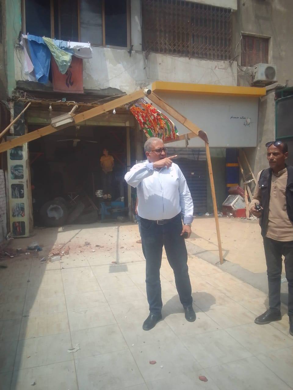 رئيس حي مدينة نصر يقود حملة مكبرة لإزالة التعديات من المحال المخالفة