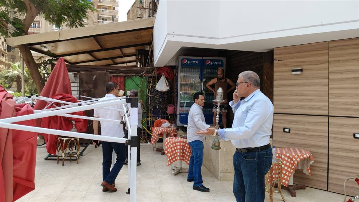 رئيس حي مدينة نصر يقود حملة مكبرة لإزالة التعديات من المحال المخالفة