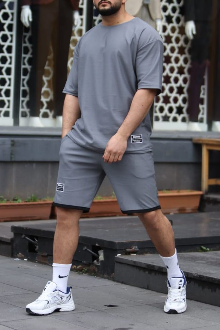 ملابس صيفية مريحة وعملية للرجال
