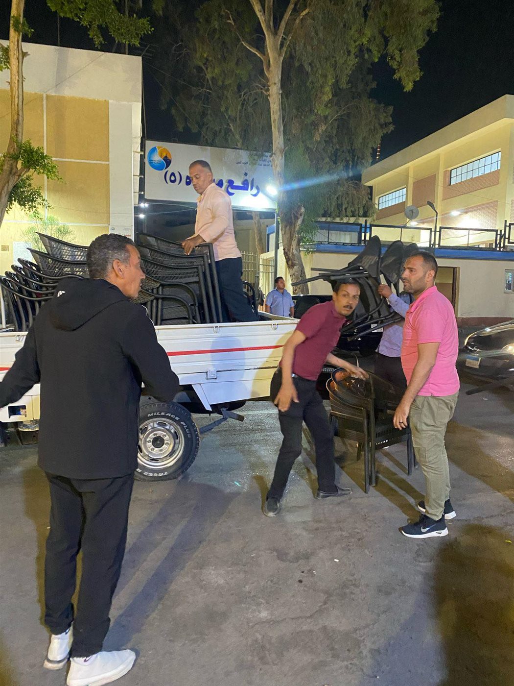 حملات لرفع الإشغالات بالنزهة