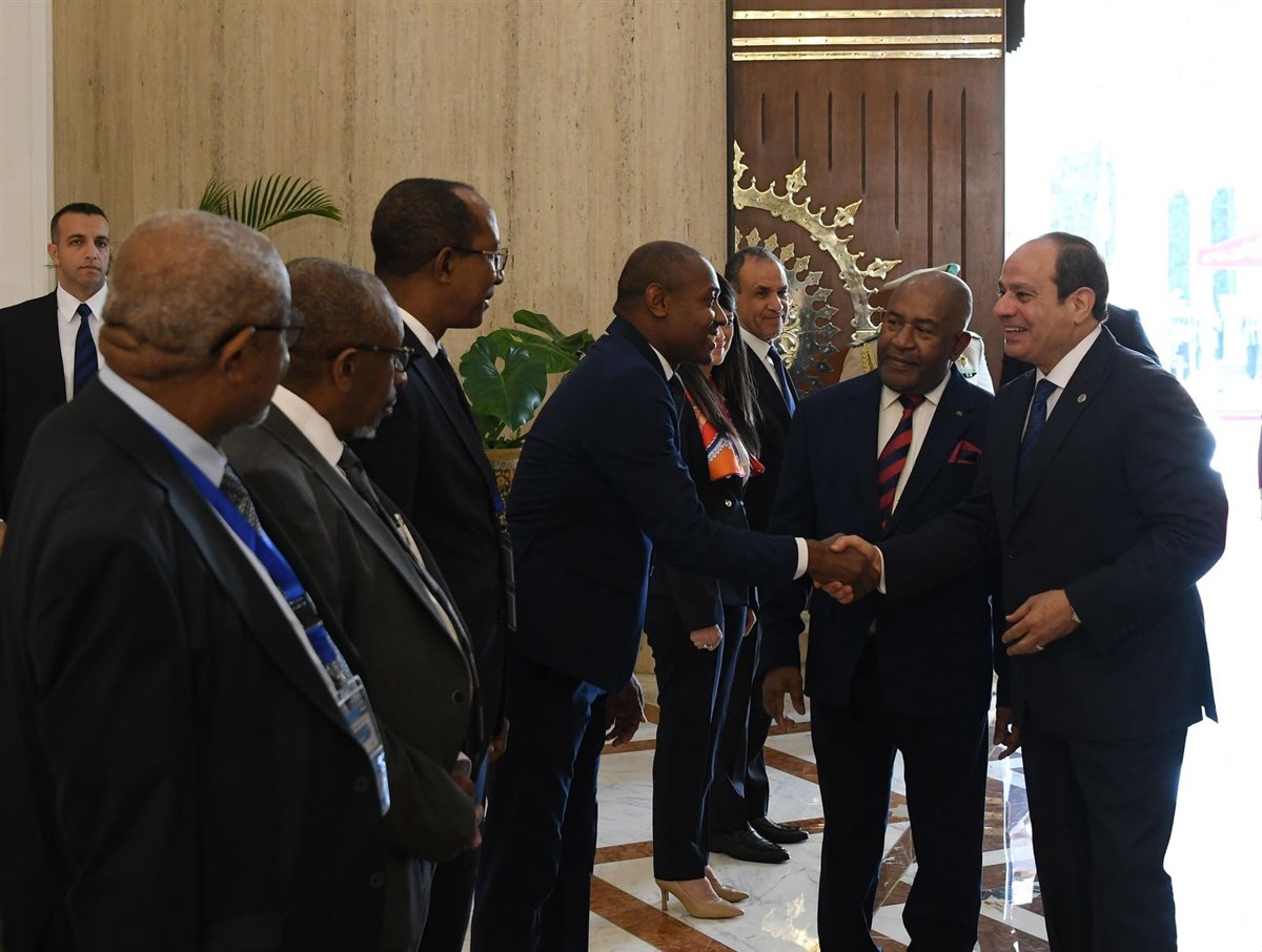 الرئيس السيسي يستقبل رئيس القُمر المتحدة