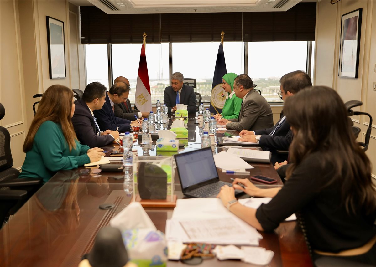 وزير السياحة يلتقي سكرتير عام منظمة الدول الثماني النامية للتعاون الاقتصادي&nbsp;