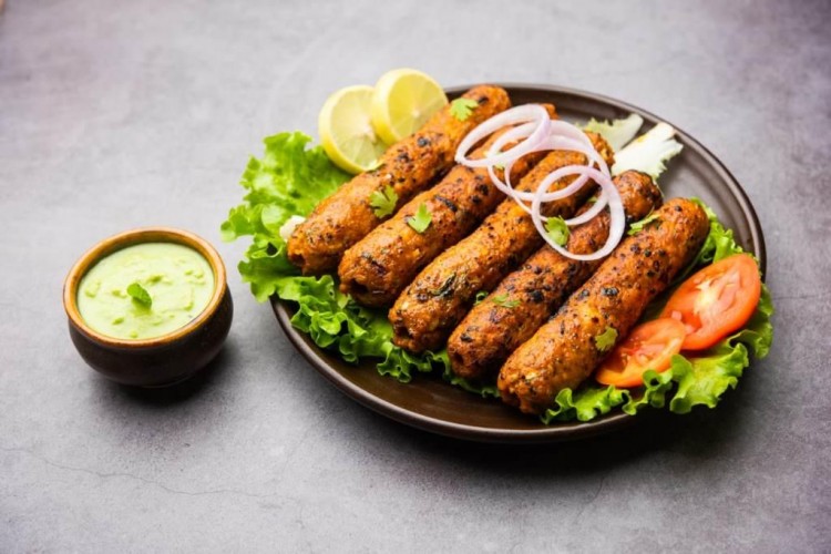 طريقة عمل كفتة الدجاج بصلصة الكزبرة والريحان