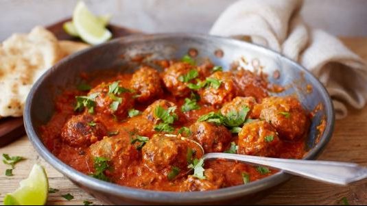 طريقة عمل كفتة الدجاج بصلصة الكزبرة والريحان