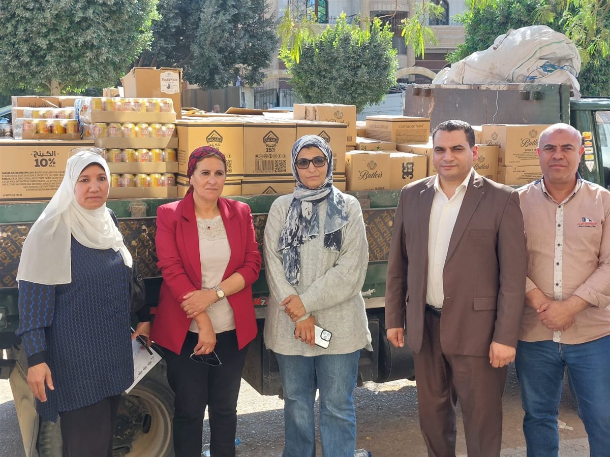 ضبط أحد محال بيع الخمور والمشروبات الكحولية بمدينة الشيخ زايد لعمله بدون ترخيص