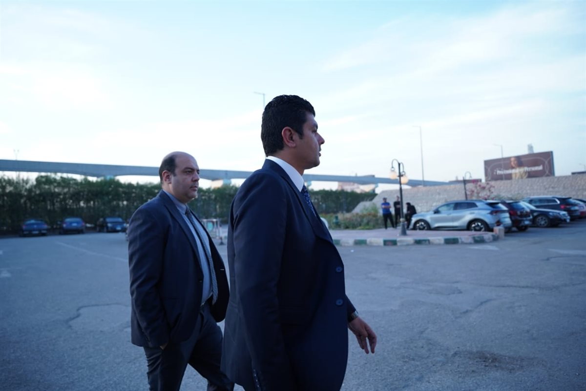 بدء عزاء الدكتور وليد مصطفى رئيس مجلس أمناء القاهرة 24 بشرطة زايد.. وعمرو الفقي وإسماعيل فرغلي أول الحاضرين