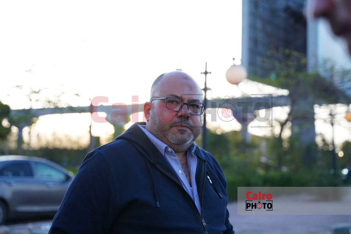 بدء عزاء الدكتور وليد مصطفى رئيس مجلس أمناء القاهرة 24 بشرطة زايد.. وعمرو الفقي وإسماعيل فرغلي أول الحاضرين