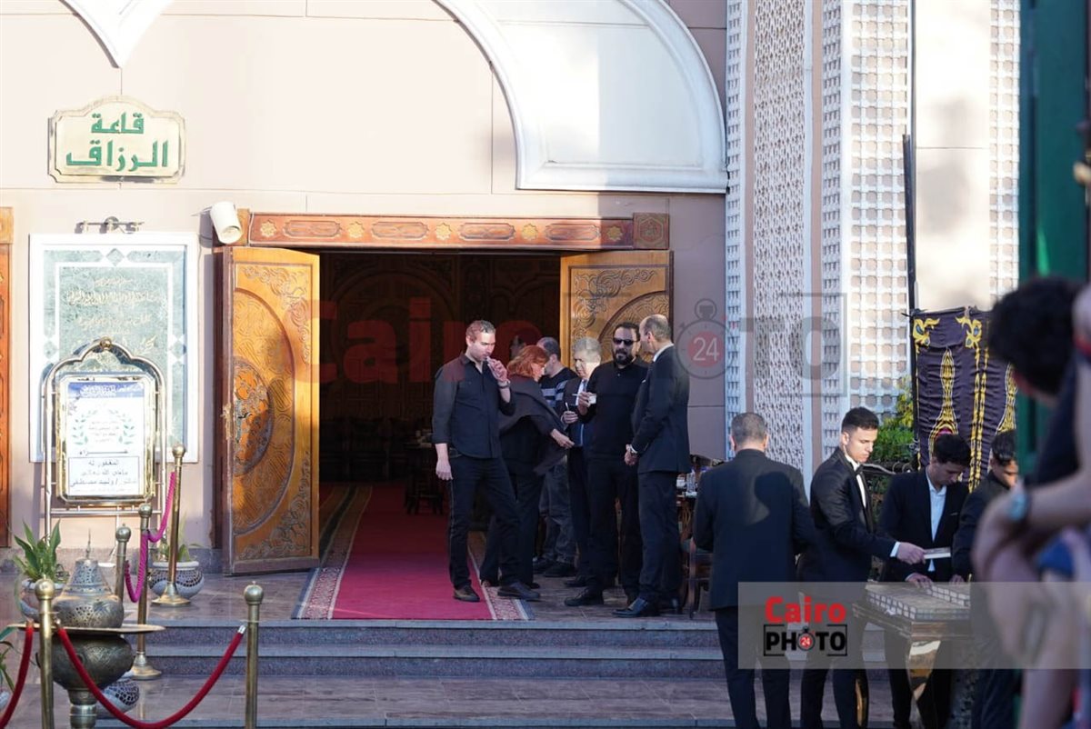 بدء عزاء الدكتور وليد مصطفى رئيس مجلس أمناء القاهرة 24 بشرطة زايد.. وعمرو الفقي وإسماعيل فرغلي أول الحاضرين