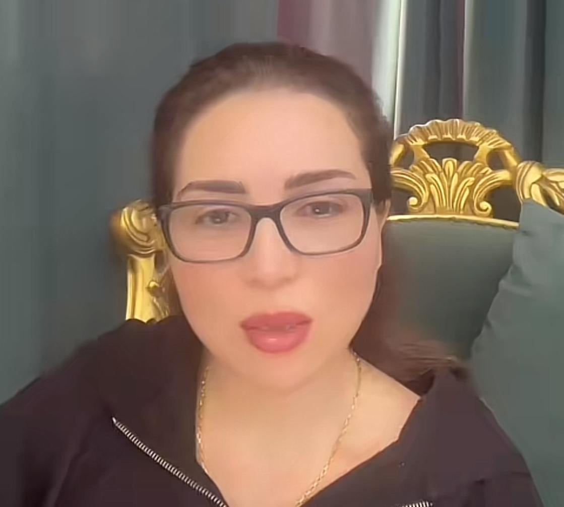 مي عز الدين في لايف عبر منصة تيك توك