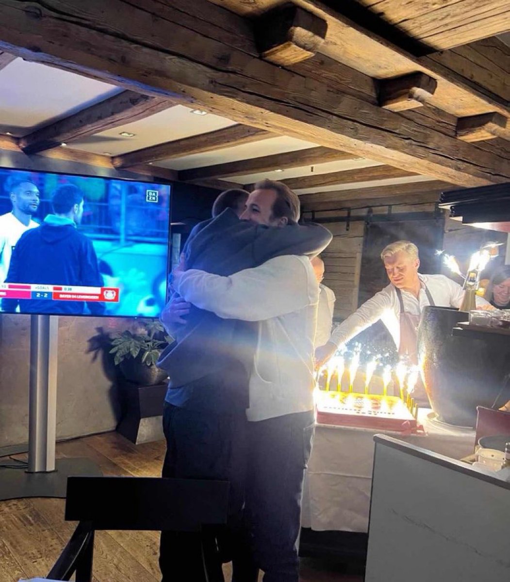 فرحة هاري كين بعد ضمان حسم لقب الدوري الألماني رفقة بايرن ميونخ