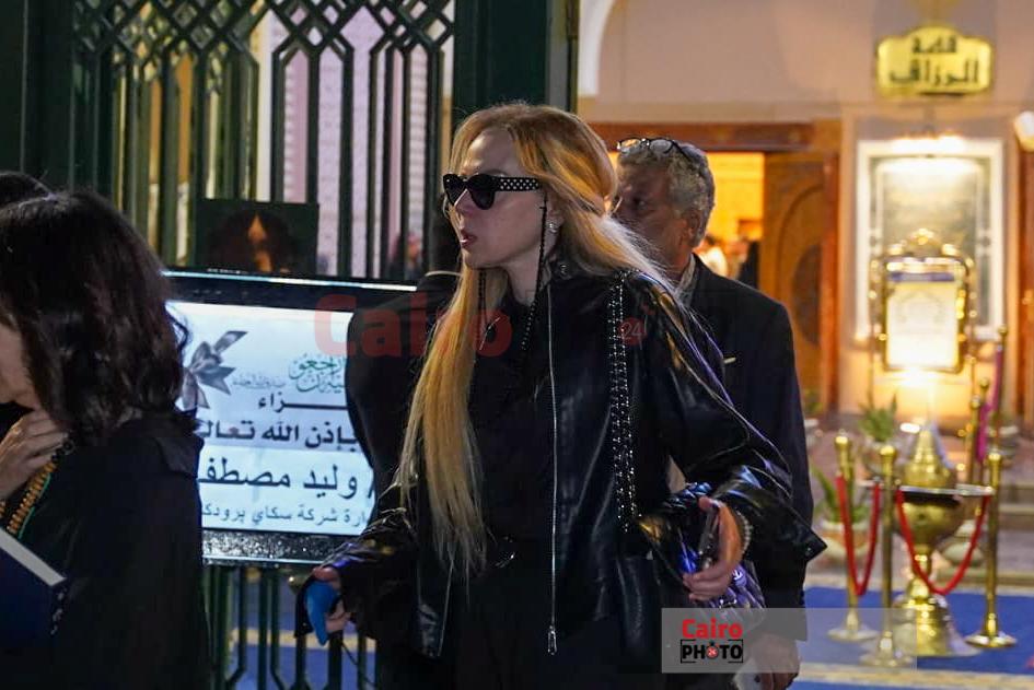 مشاهير الفن والإعلام في عزاء الدكتور وليد مصطفى رئيس مجلس أمناء القاهرة 24 بمسجد الشرطة بالشيخ زايد