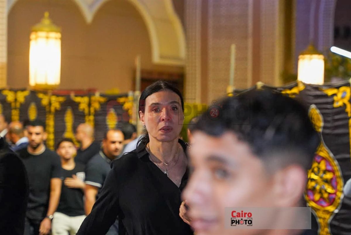 مشاهير الفن والإعلام في عزاء الدكتور وليد مصطفى رئيس مجلس أمناء القاهرة 24 بمسجد الشرطة بالشيخ زايد