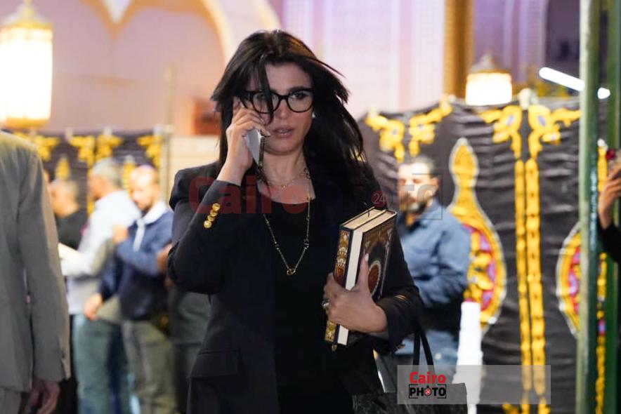 مشاهير الفن والإعلام في عزاء الدكتور وليد مصطفى رئيس مجلس أمناء القاهرة 24 بمسجد الشرطة بالشيخ زايد