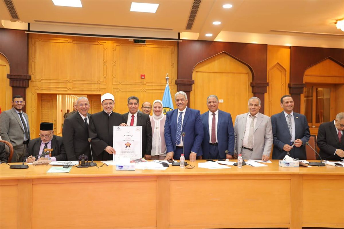 تتويج مستشفيات جامعة الأزهر بنجمة المستشفيات الجامعية من الطبقة الأولى <br alt=