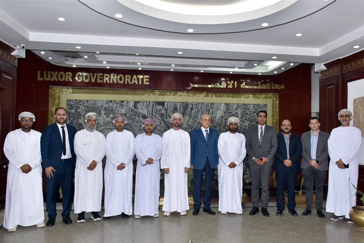محافظ الأقصر يستقبل وفد عماني لبحث الاستثمار