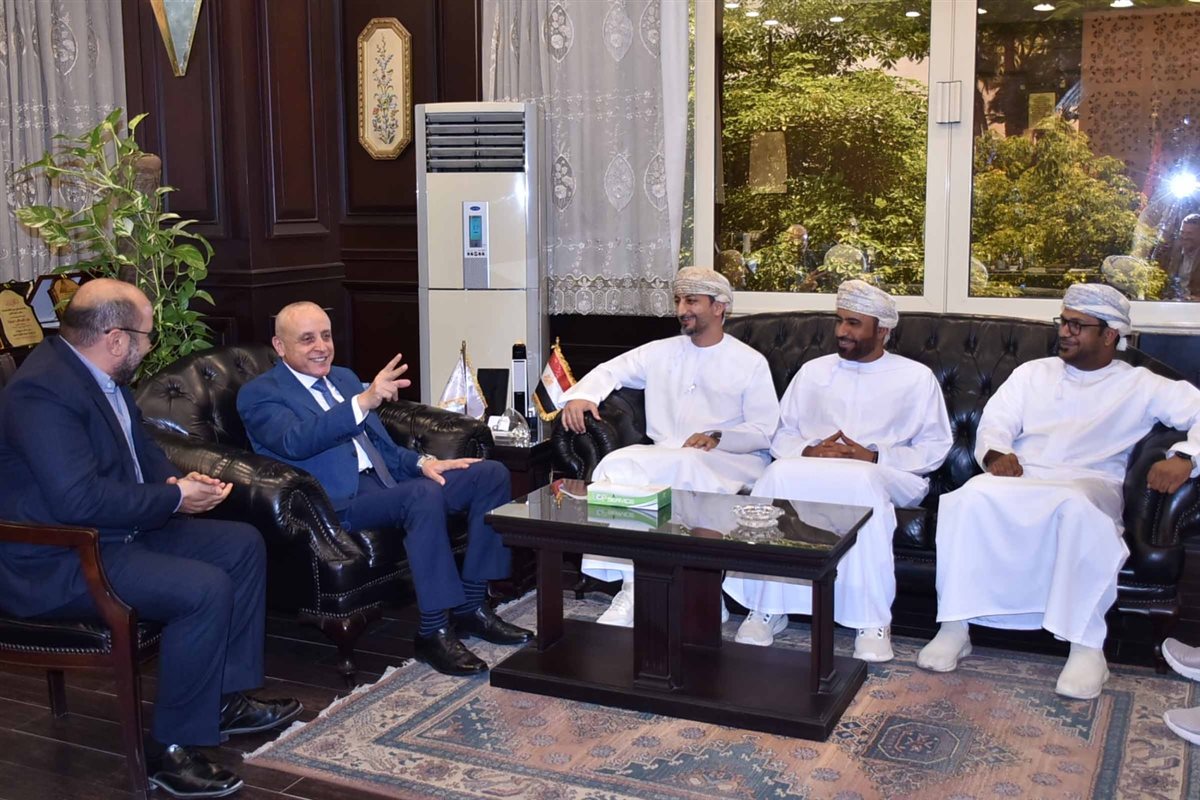 محافظ الأقصر يستقبل وفد عماني لبحث الاستثمار