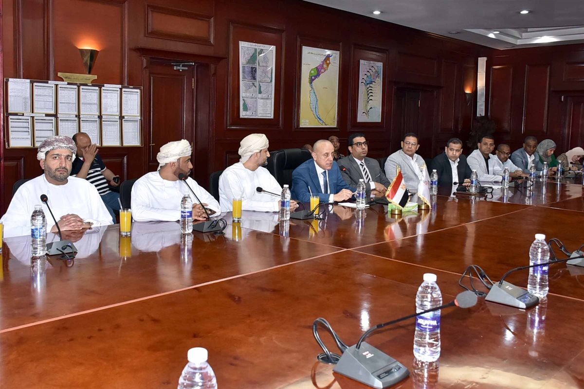 محافظ الأقصر يستقبل وفد عماني لبحث الاستثمار