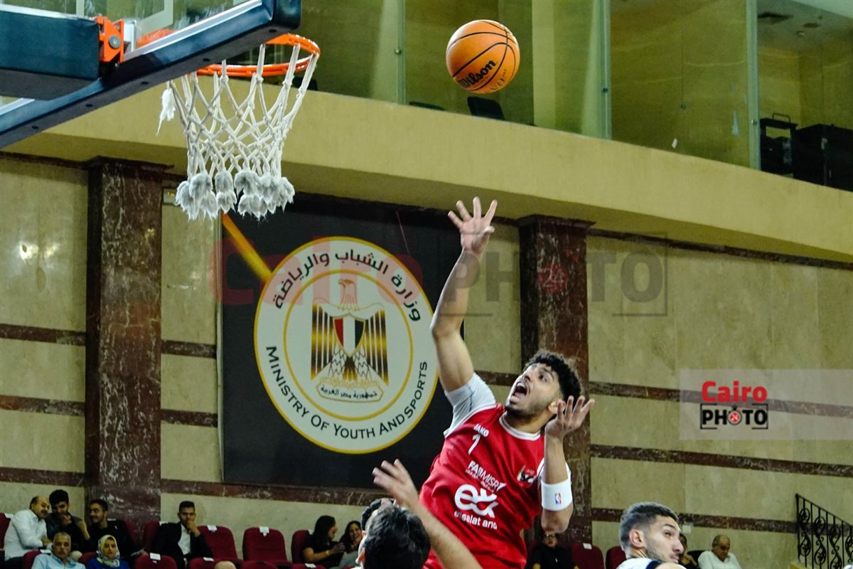 من لقاء الأهلي وسبورتنج لكرة السلة 