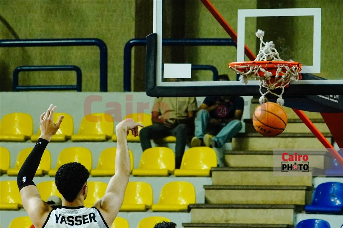 من لقاء الأهلي وسبورتنج لكرة السلة 