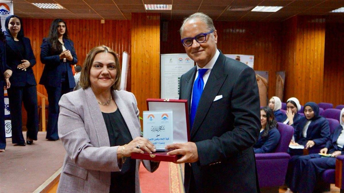 مناقشة مشروعات تخرج إعلام 6 أكتوبر